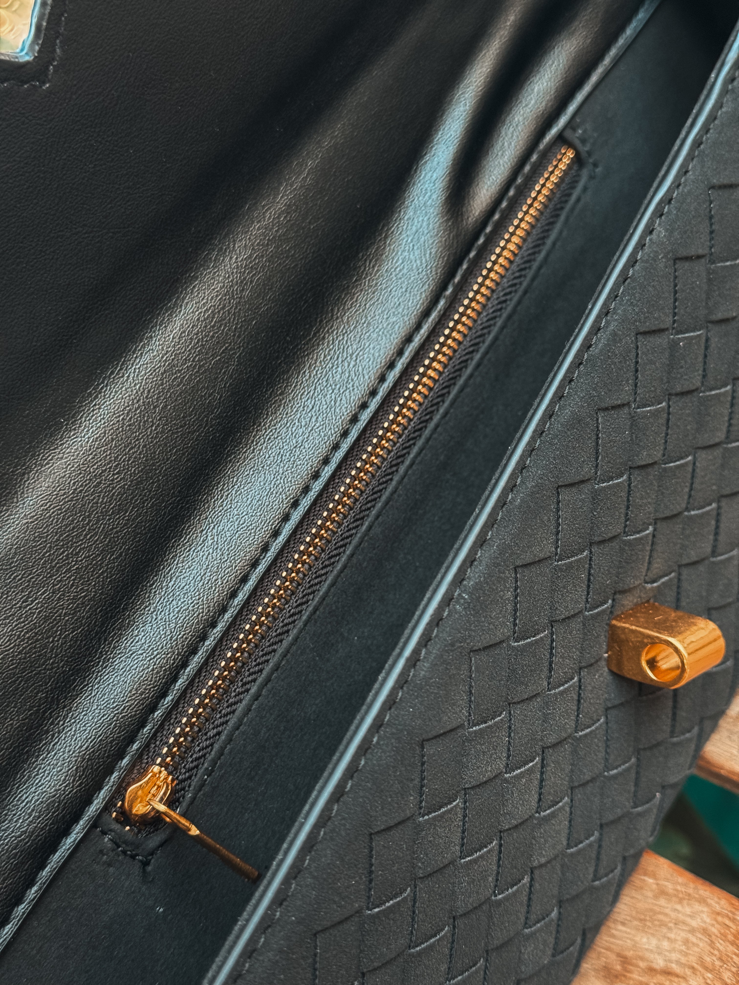 SOPHIA BLACK CLUTCH