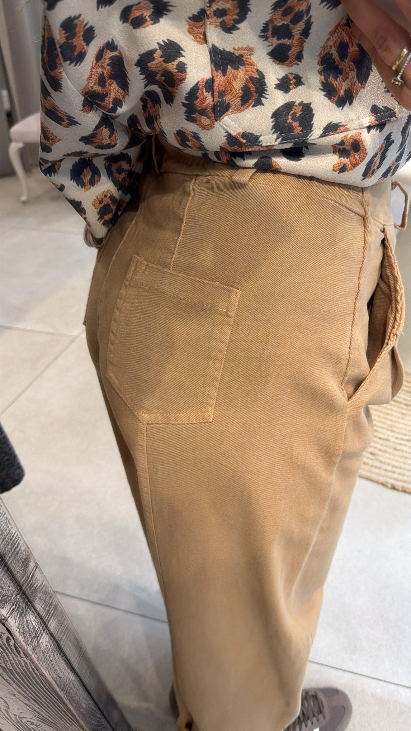 CAMEL HIGH-WAISTED SLOUCHY TROUSERS