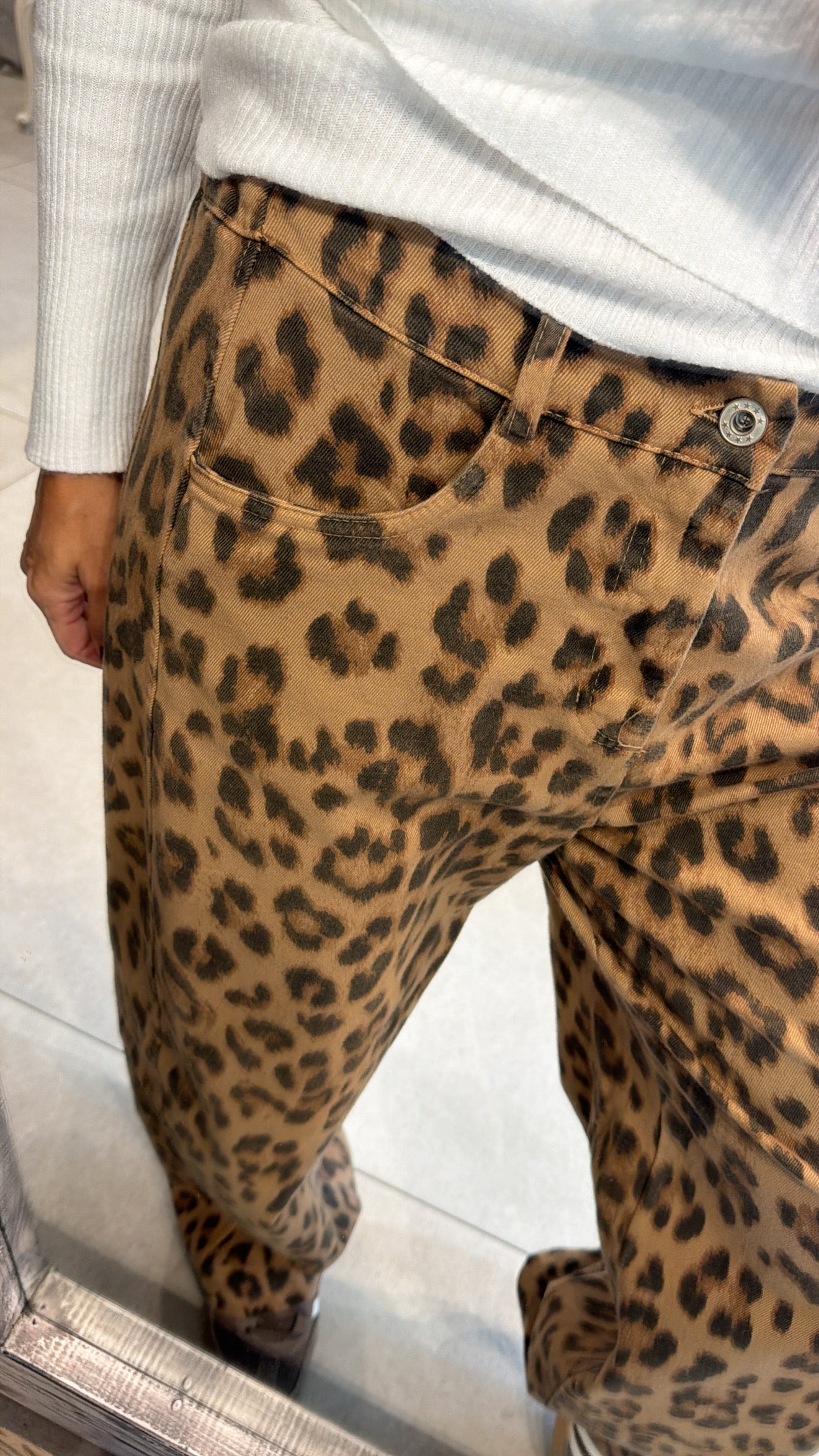 WILD LEOPARD HIGH-WAISTED STRAIGHT TROUSERS