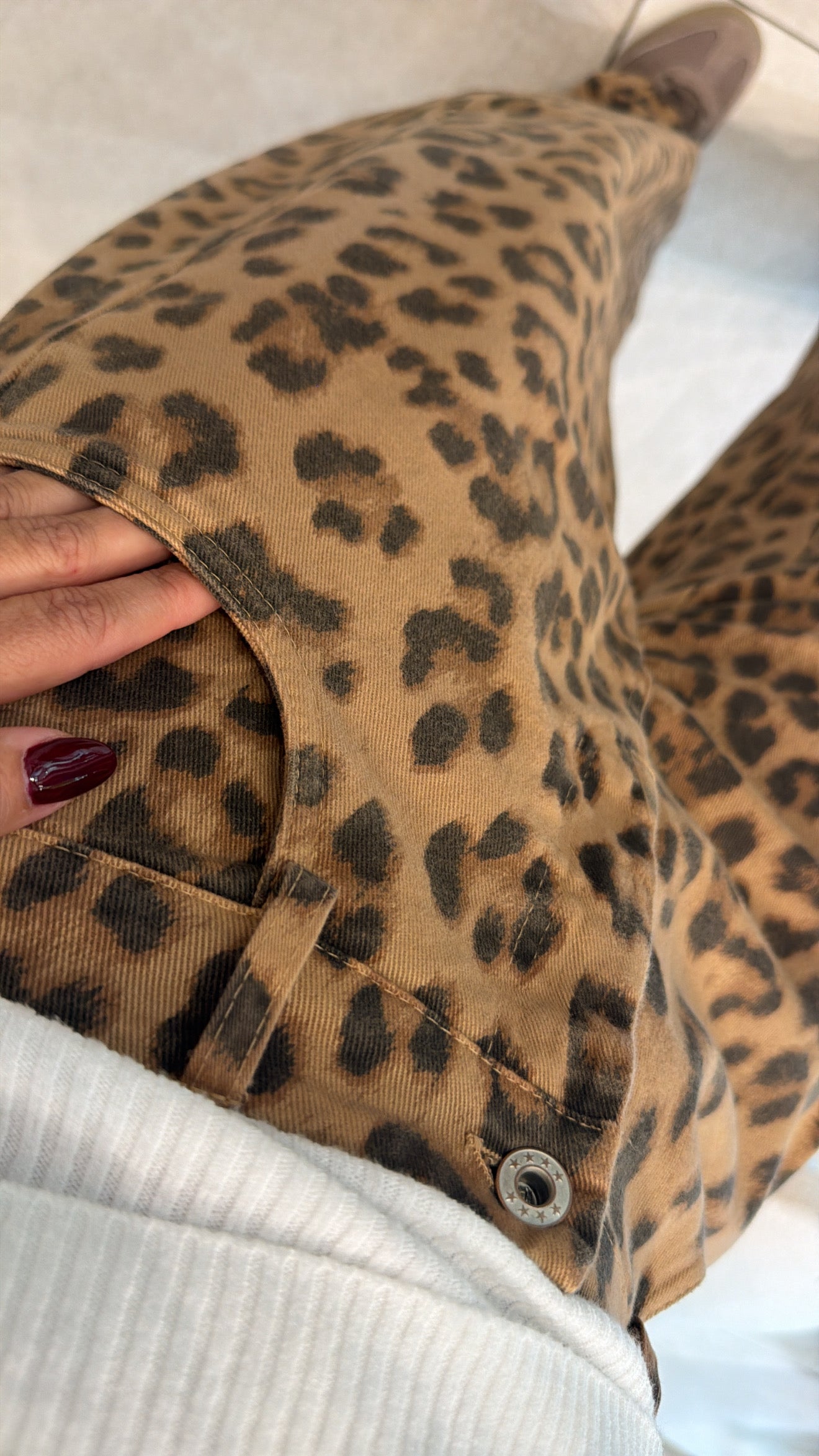 WILD LEOPARD HIGH-WAISTED STRAIGHT TROUSERS