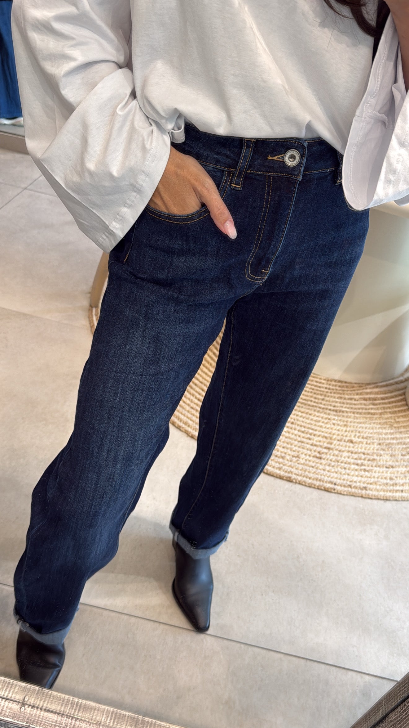 DARK BLUE HIGH-WAISTED STRAIGHT JEANS
