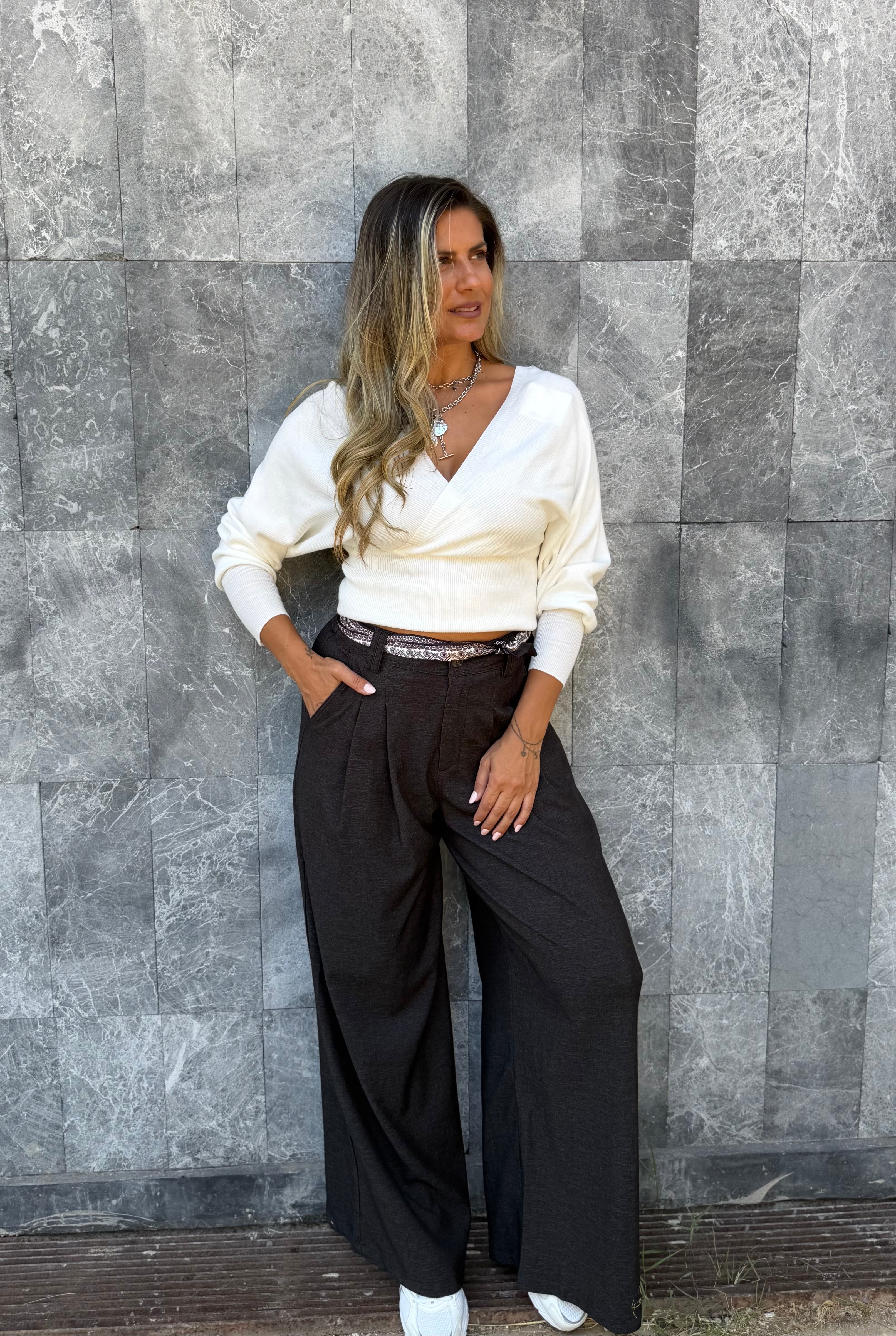 GREY PLEADED WIDE-LEG TROUSERS