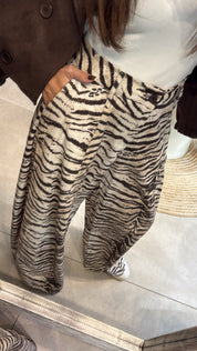 ZEBRA PRINT HIGH-WAISTED WIDE-LEG TROUSERS